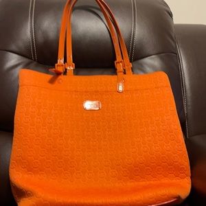 Michael Kors orange tote in EUC.